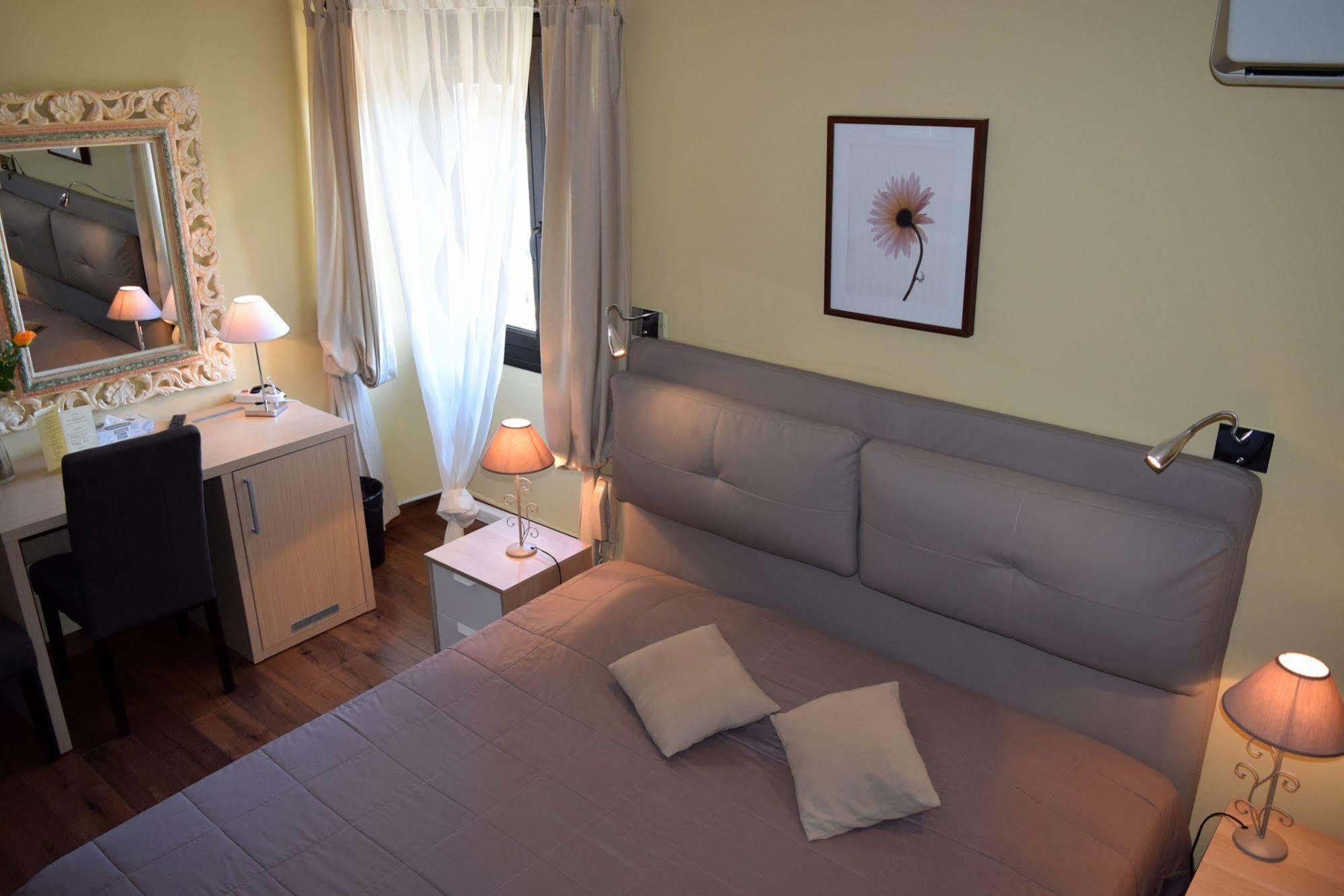 Le Logis Du Guetteur Hotel Les Arcs-sur-Argens Bagian luar foto